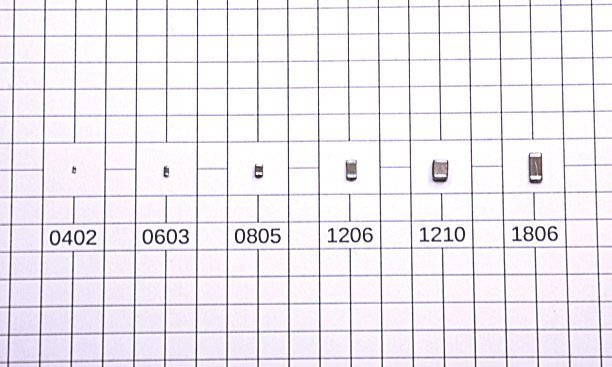 Сравнительное фото конденсаторов различных типоразмеров